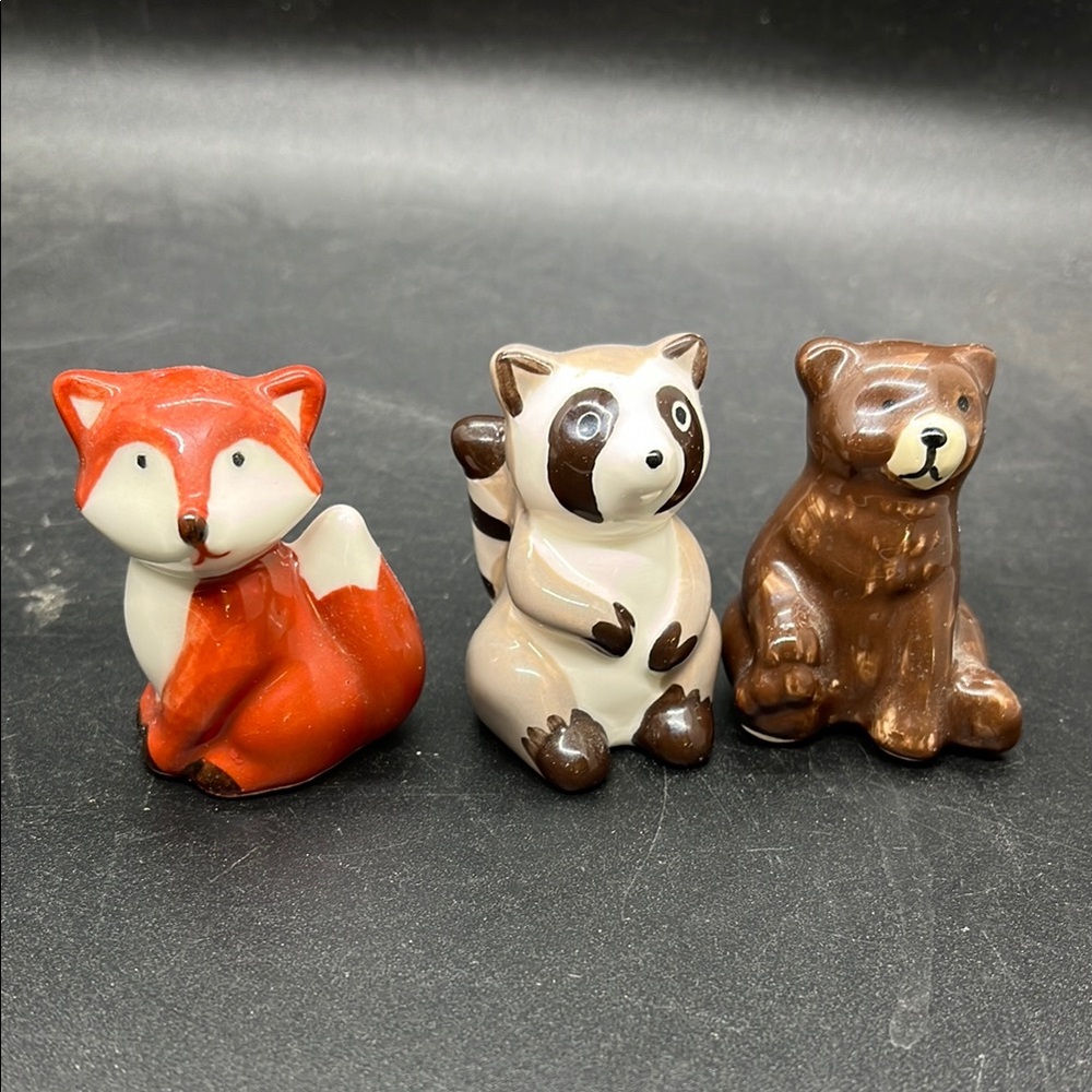 3 Salt & Pepper Shakers Ceramic Fox, Raccoon & Bear Figurine Set Woods Cabin